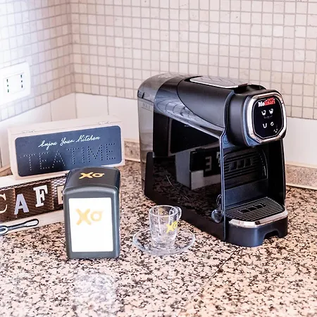 Molinari House Lux - Elegante In Centro - Free Ztl Lägenhet